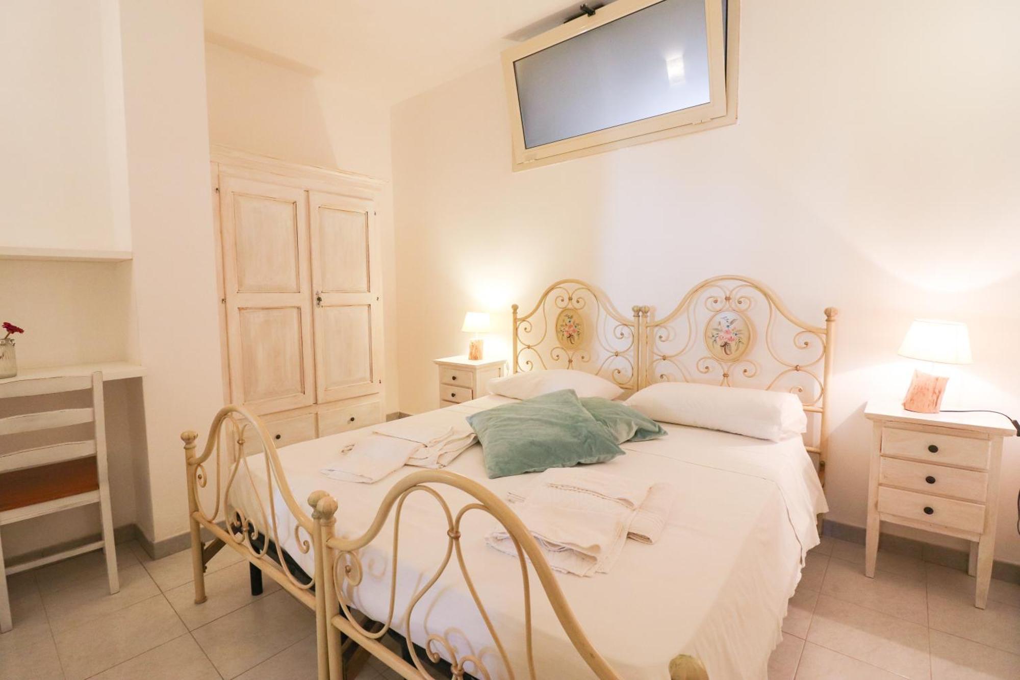 الشقق الفندقية أوترانتوفي  Torre Santo Stefano المظهر الخارجي الصورة